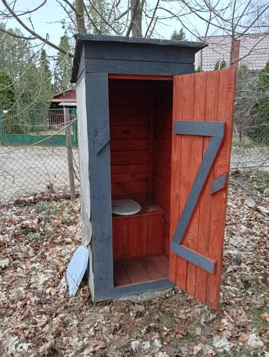 WC drewniane,bd stan!