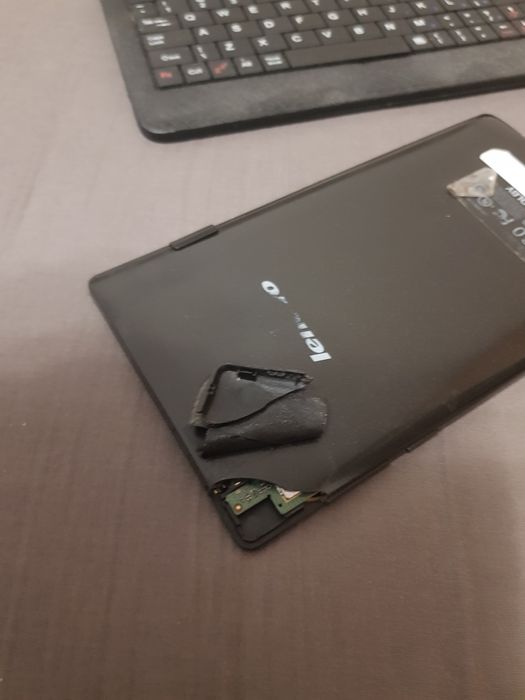 Tablet,,etui z  klawiaturą