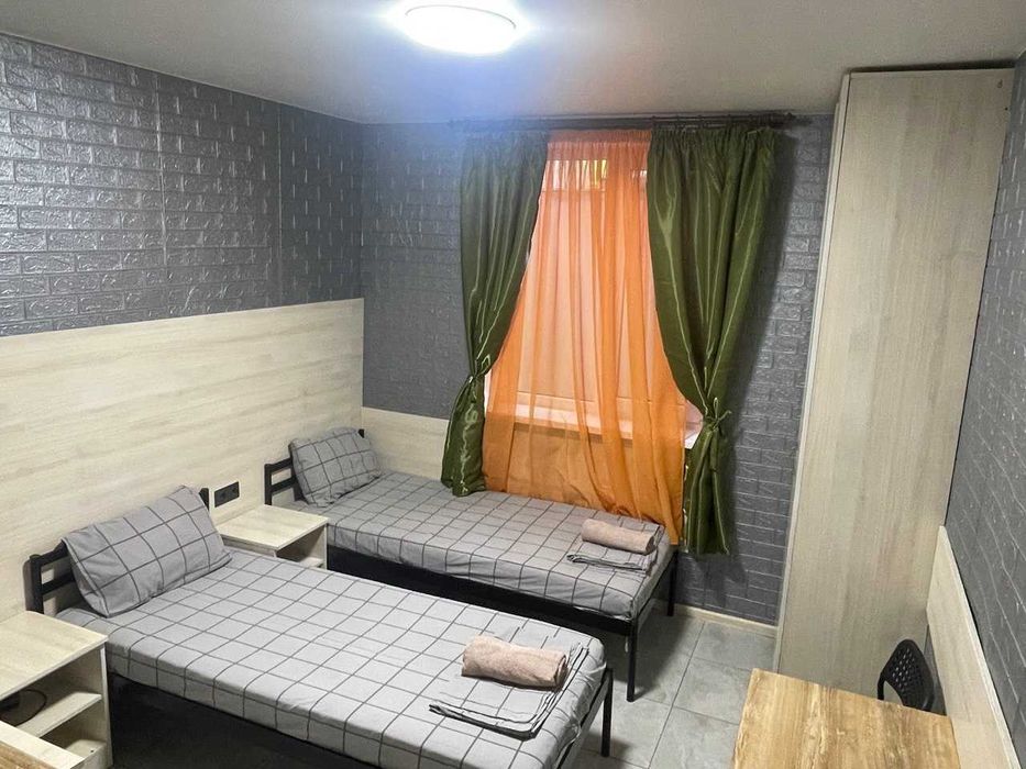 Оренда студії  в цоколі-дешева ціна (з великим вікном)