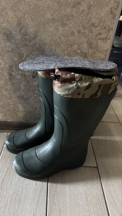 Чоботи пінні нові