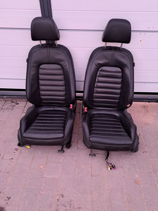 Fotele skora skorzane wnetrze kompletne boczki tunel passat b6 kombi