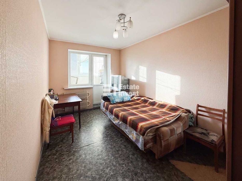 Продам 3 кімн. квартиру в новобудові на вул. Дмитрівська, 5