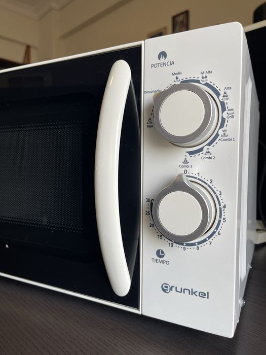 Micro-ondas Grunkel MWG-20SG com Grill - Estado Impecável