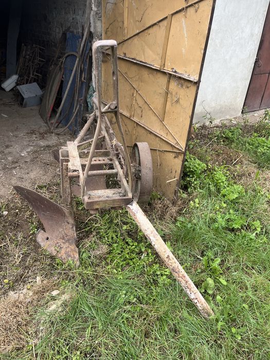 Pług zabytkowy do ciągnika