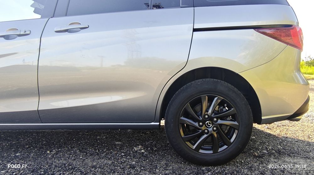 Сімейне 6 містне авто Mazda 5