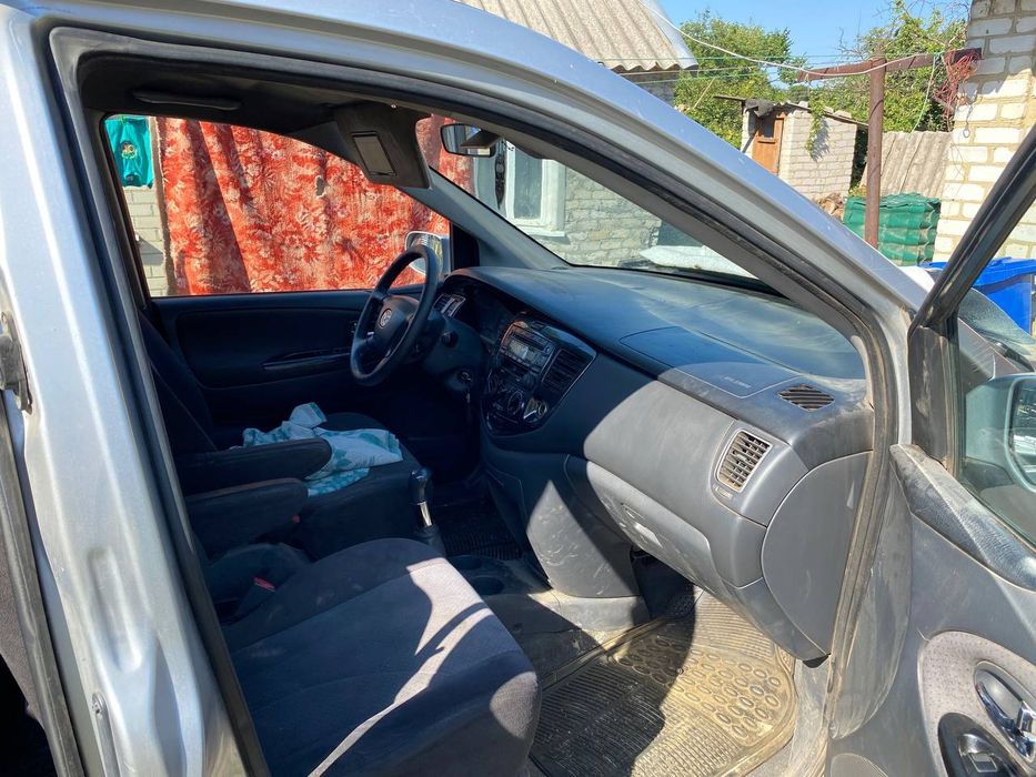 Срочно продам Mazda MPV 2.0л