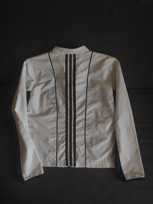 Biała kurtka w czarne paski Adidas