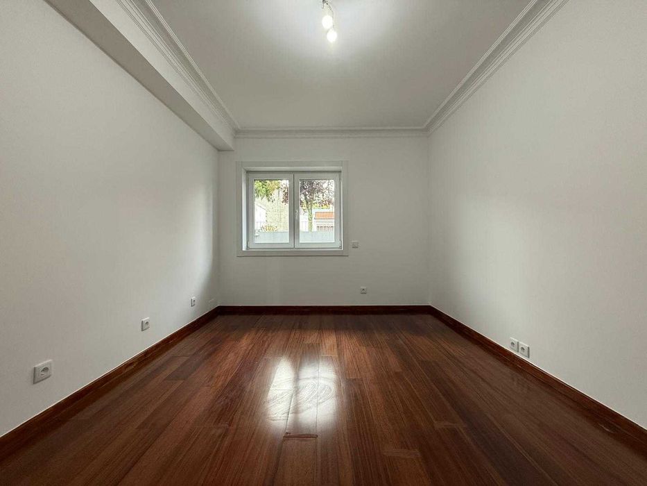 Moradia T3+1 Junto ao Parque da Lavandeira, Oliveira Do Douro!!!