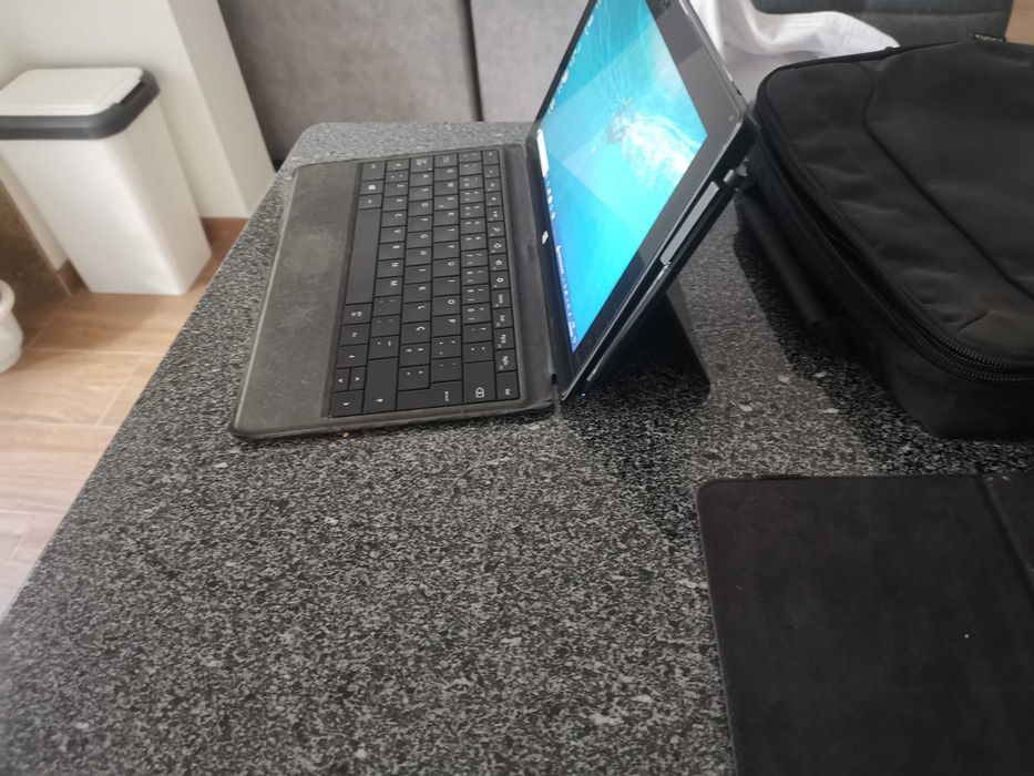 Microsoft Surface pro i5 4 gb windows 10 pro
