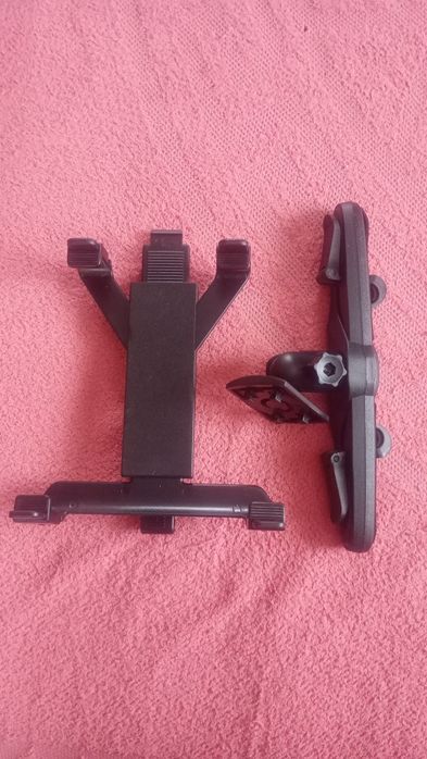 Автомобільний тримач для планшетів.