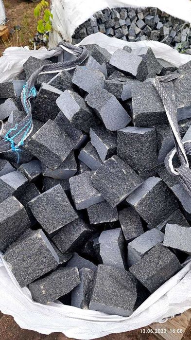 Бруківка гранітна колота покращена (СІРА 10*10*5)