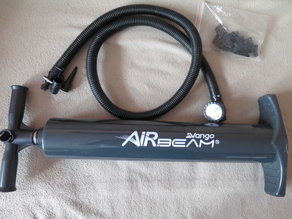 Namiot 4-osobowy z pompowanym stelażem