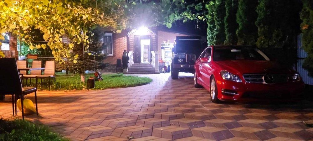 Двоповерхоий будинок в центральному районі міста