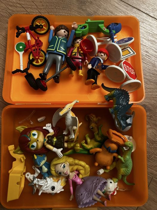 Playmobil e outras figurinhas de broncar - TUDO