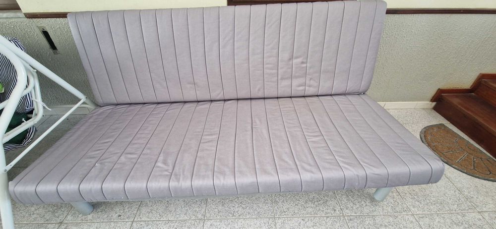 Sofá cama com arrumação