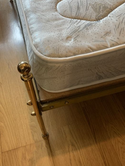 Urgente - Cama em latao dourado