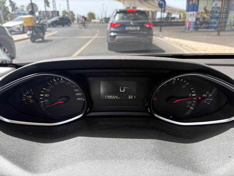 Peugeot 308 — fotografia 6