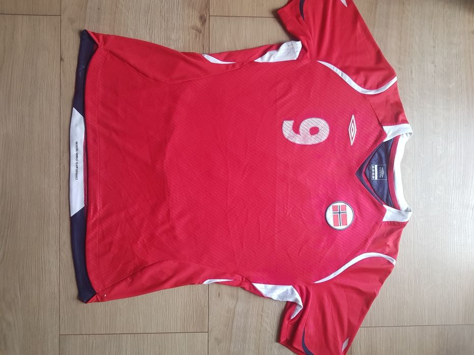 Koszulka sportowa piłkarska męska marki Umbro rozmiar M/L.