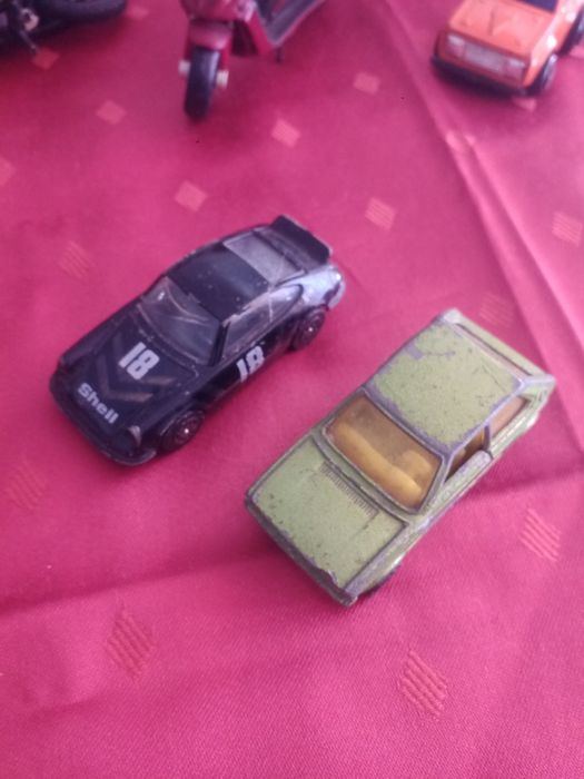 Carrinhos Corgi e duas motas