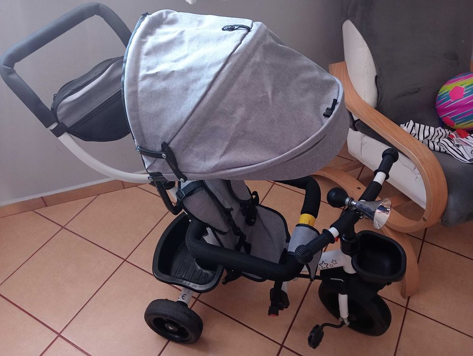 Rowerek trójkołowy z daszkiem