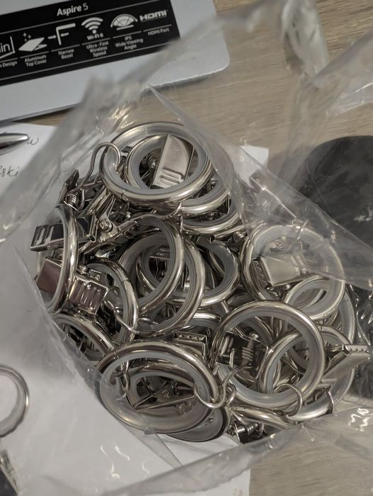 Kółka do zasłon z klipsami – 90 szt., nowe