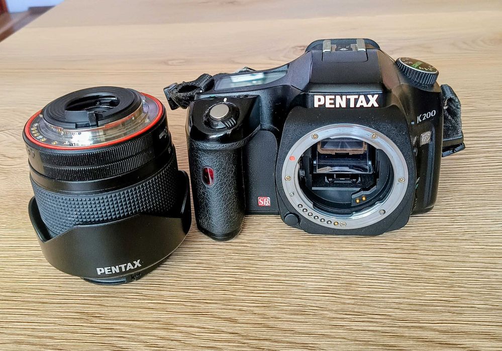 Pentax K200 z obiektywem AF 18-55 II generacji