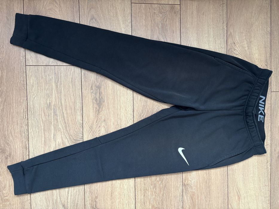 Спортивні штани Nike