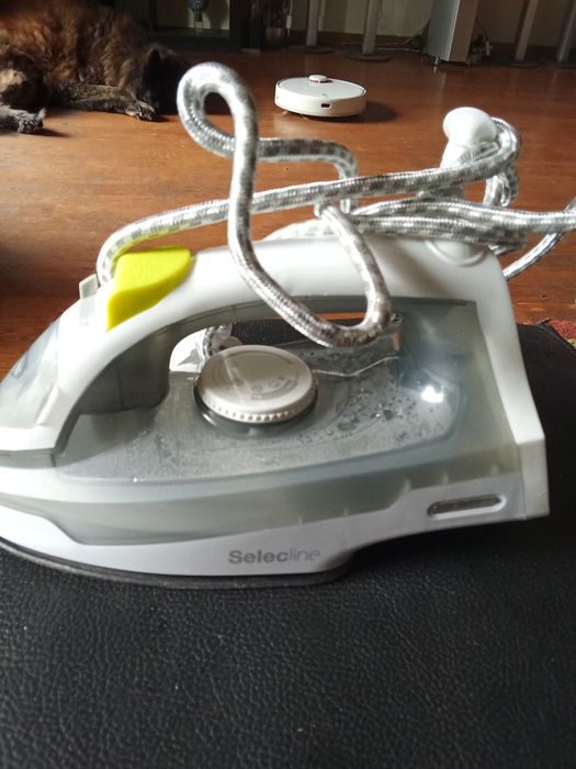 Ferro de passar em excelente estado