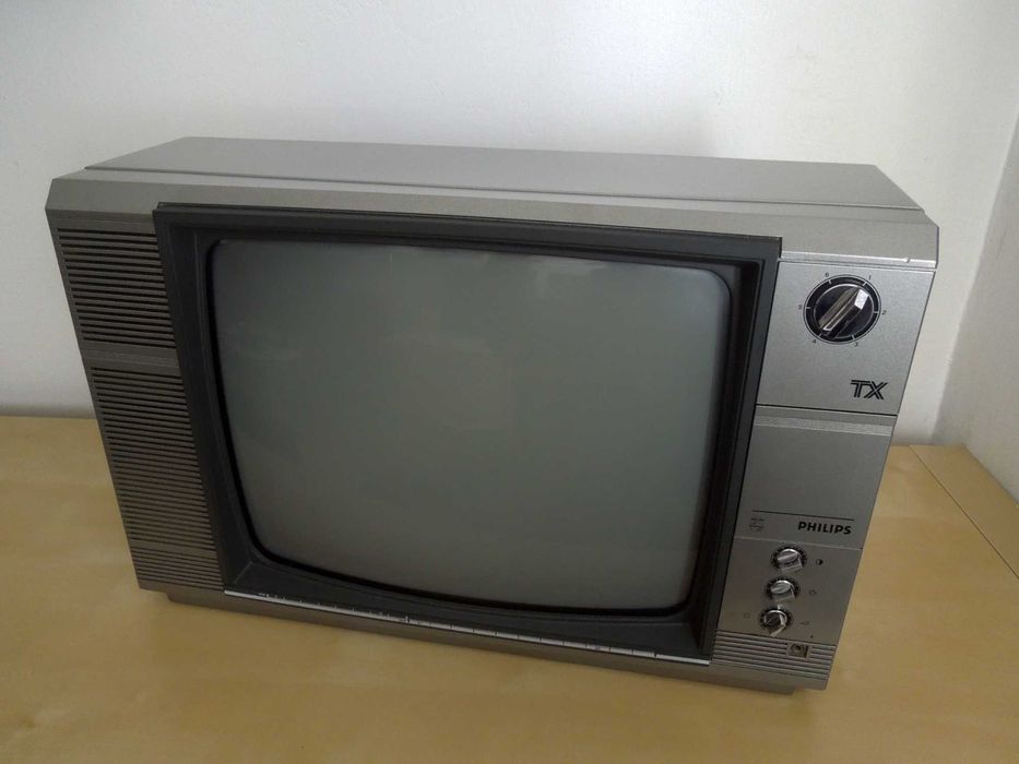 Televisão vintage - 1984 - Philips TX 14''- 35cm preto e branco - retro gaming