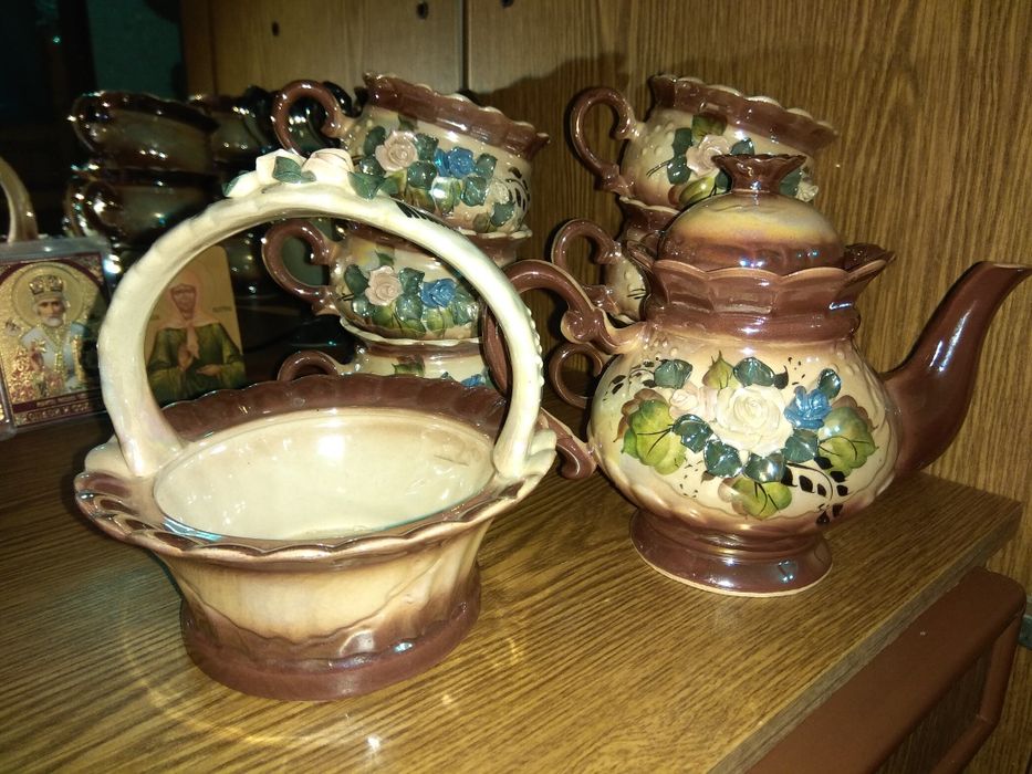 Чайный сервиз на 6 персон, чашки, заварник, конфетница