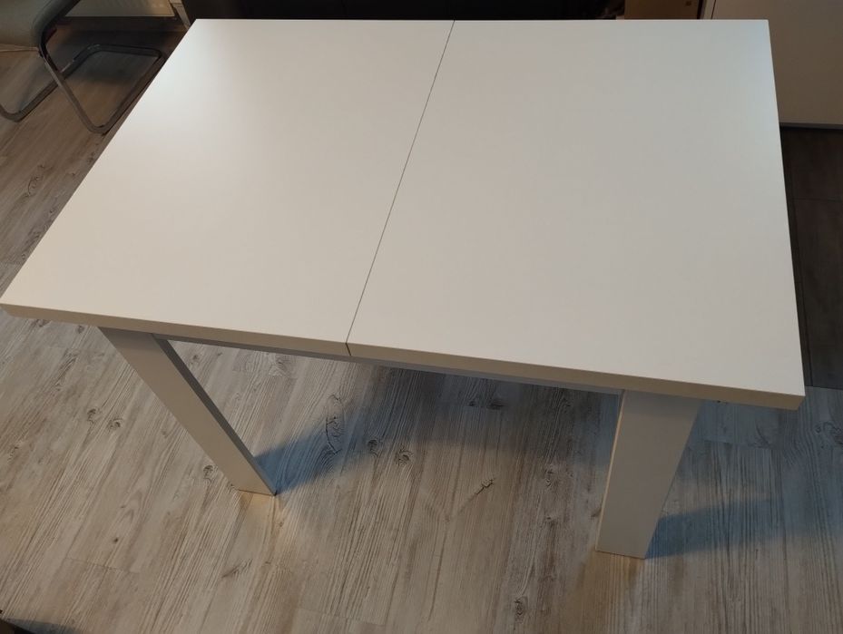 Stół biały rozkładany