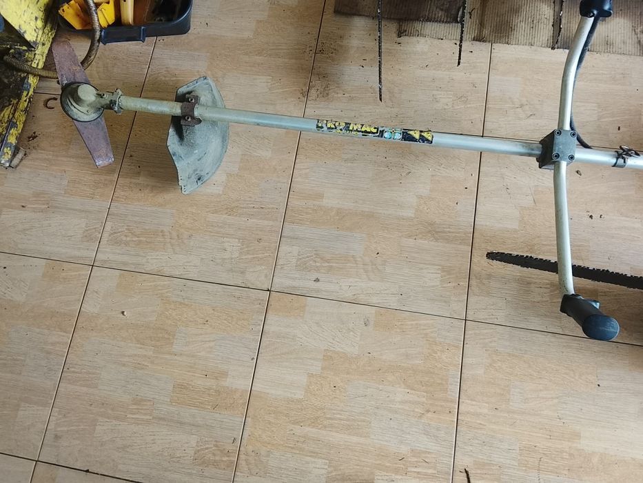 Roçadora e motosserra Mucclocch