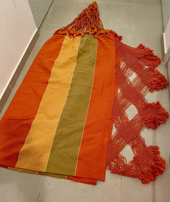 Cama Baloiço cores vibrantes