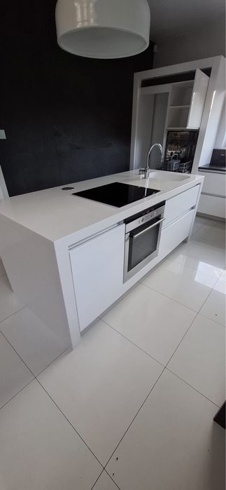 Białe meble kuchenne