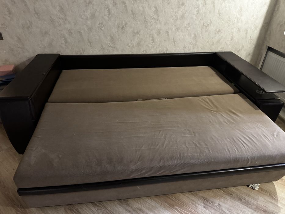 Диван в гарному  стані