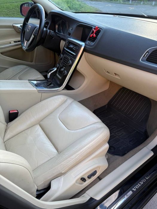 Volvo s60 2013 рік