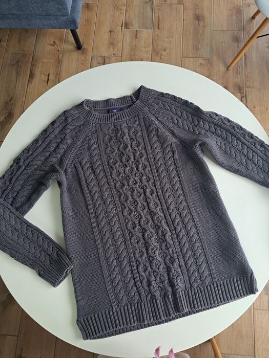 Светри кофти теплі по 75 грн кожен