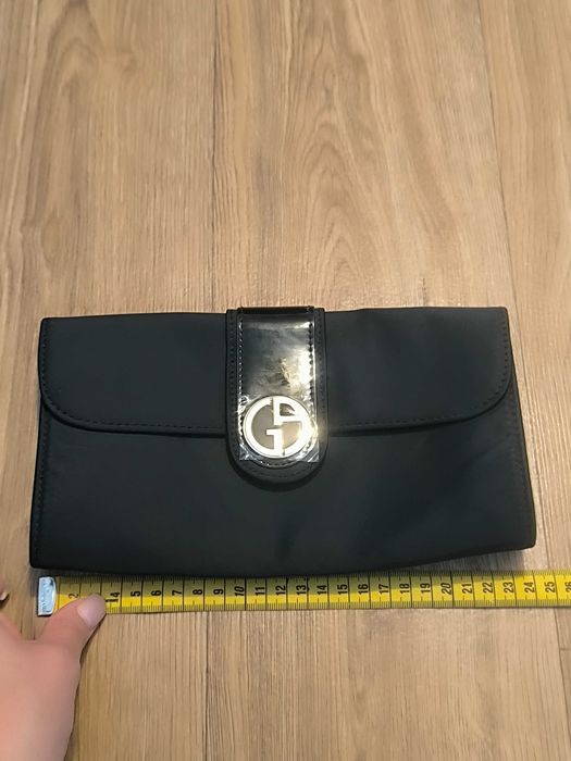 Косметичка-клатч від бренду Giorgio Armani