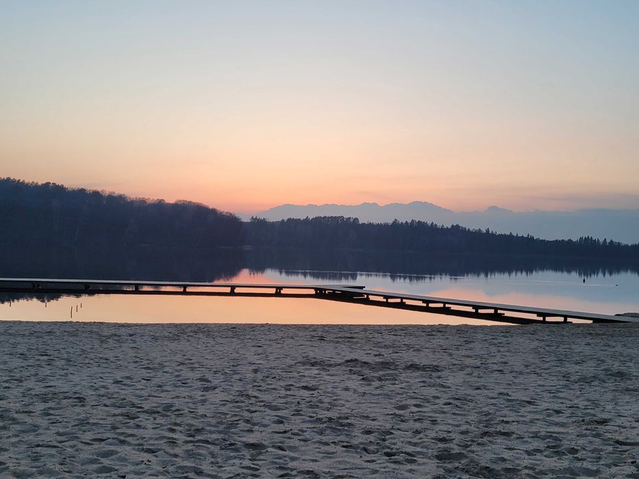 Domek nad jeziorem w miejscowości Długie