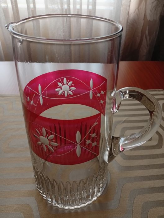 4 Peças de cristal da Marinha grande com decoração  em vermelho.