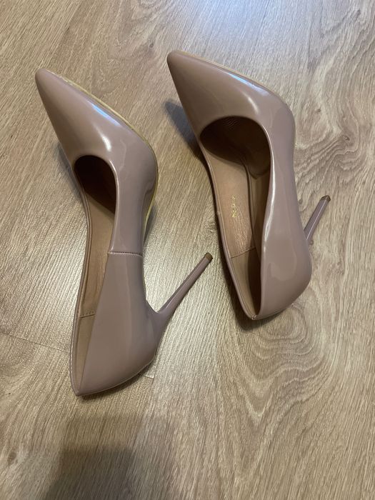 Туфлі бежеві 36 розміру