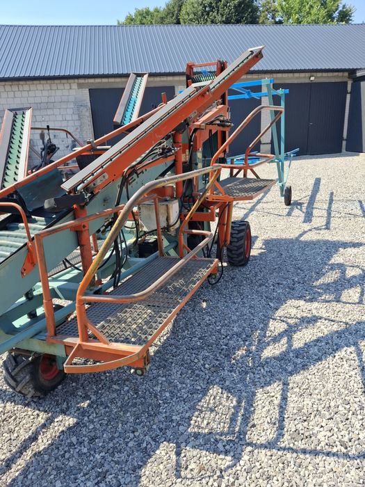 Munckhoff, Plucotrac, Tecno fruit, Zuccal,  Kombajn do zrywania jabłek .