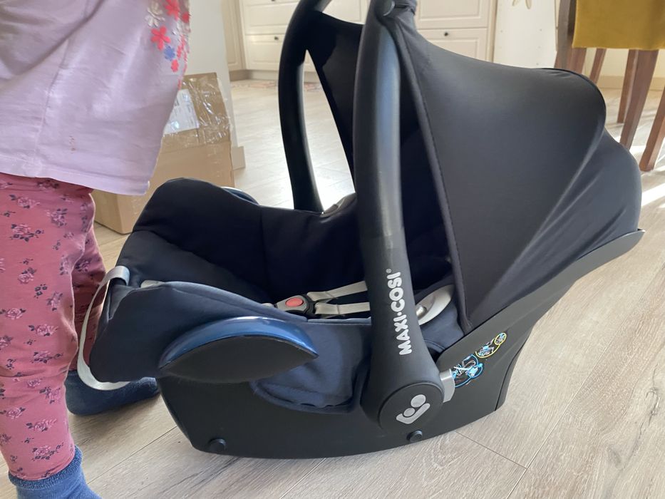 Fotelik maxi cosi cabriofix razem z bazą