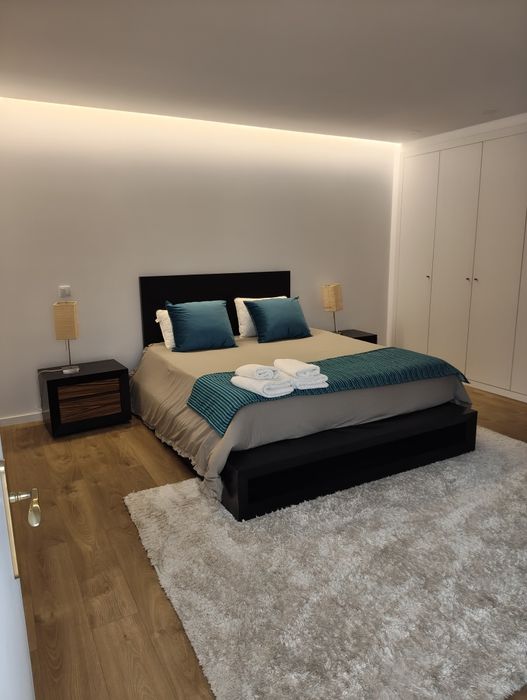 Cama casal com estrado elevatorio