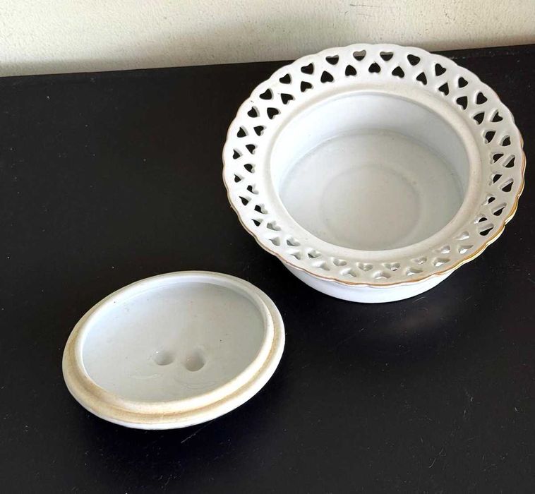 Bomboneira / Terrina em Porcelana Pintada à Mão - Estilo Clássico