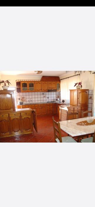 Casa tranquila com jardim perto das praias e com vista para o mar