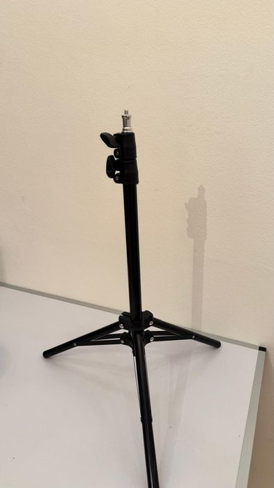 2 tripés, para chão e para mesa