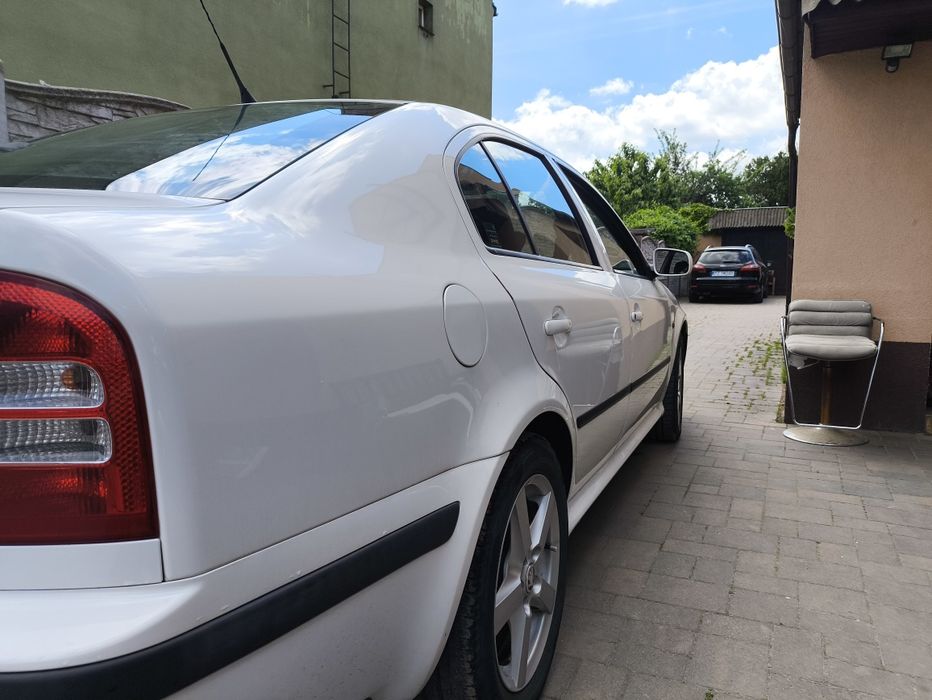 2008 rok octavia tour 1.6 ,219000 gaz/benz
