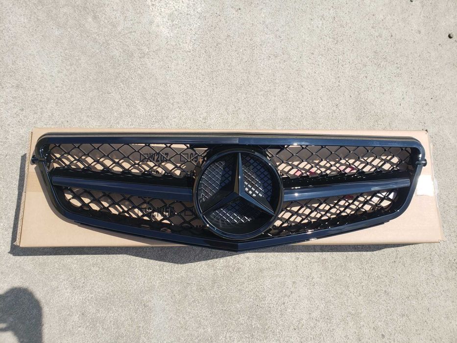 Решітка радиатора на Mercedes C-Class W204 2007-2014 год AMG стиль