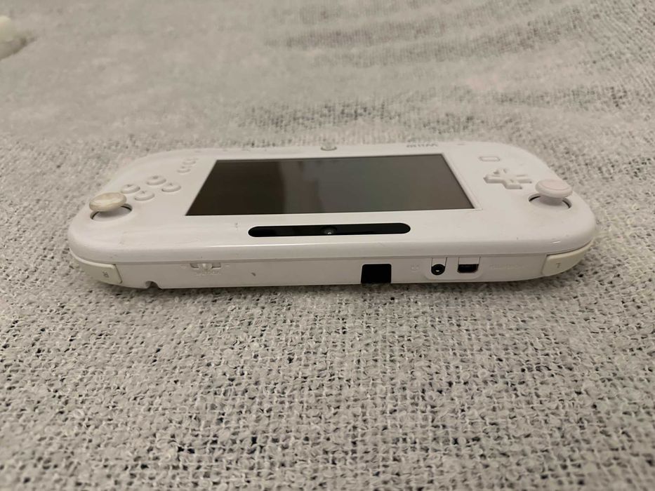 Nintendo Wii U + Nintendo Wii U Pad